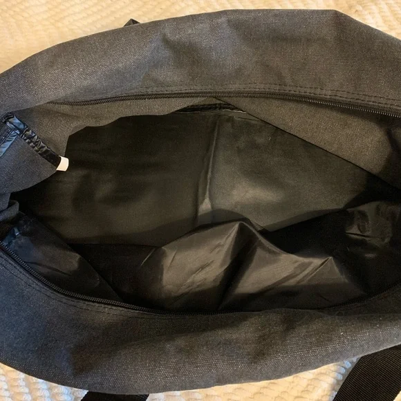 Ed Hardy Skull Graphic Duffel Bag NWT - Picture 7 of 8